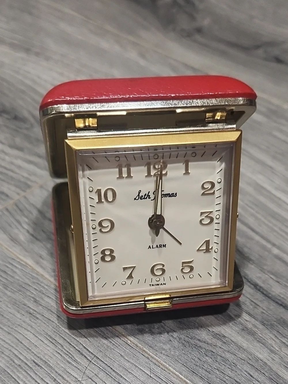 GUC Vintage Red Hard Case Travel Alarm Indigo Clock